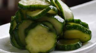 薄切りきゅうりのぬか漬け